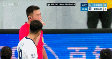 VAR第7分钟纠错：毛伟杰造点被取消，明天逃过一劫