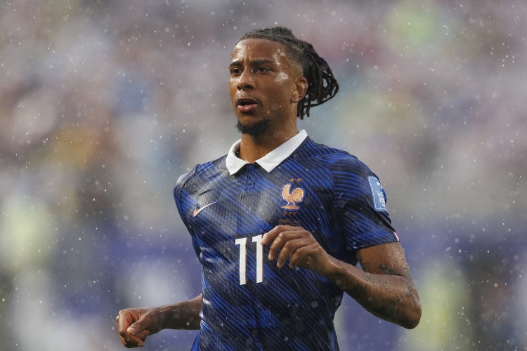 特朗普确认出席世界杯决赛并计划颁奖，阿根廷举马岛横幅遭FIFA调查