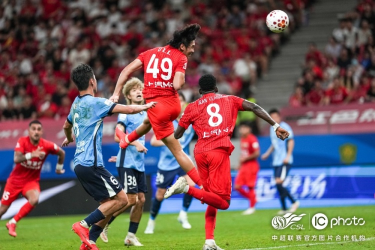 武磊越位进球被吹 魏震失点李新翔补时救主 海港1-1大连