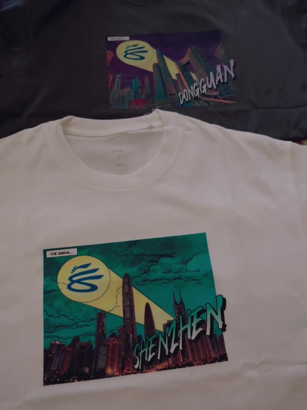 库里中国行多城配色T恤曝光 媒体人：灵感来自巴特勒社媒