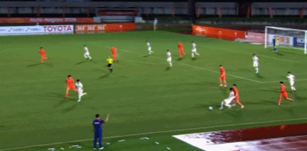 亚运开门红！U23国足2-1逆转朝鲜 37岁吴曦29岁张玉宁均传射建功