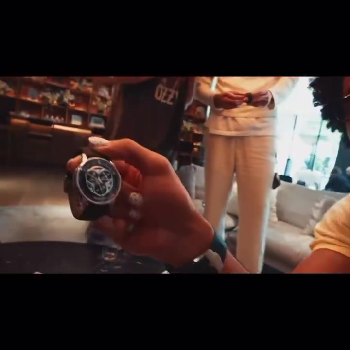 切特：现时代戴手表不是为了看时间 而是告诉别人你的时间很宝贵