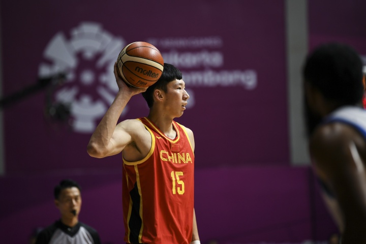 媒体人：周琦主动表态愿出战亚运会 郭士强以没参加夏训为由拒绝