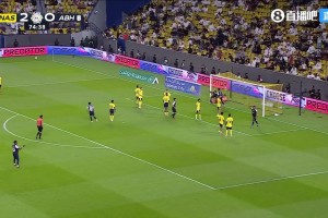 [进球视频]扳回一球！艾卜哈定位球机会，费基尔主罚近角直接破门